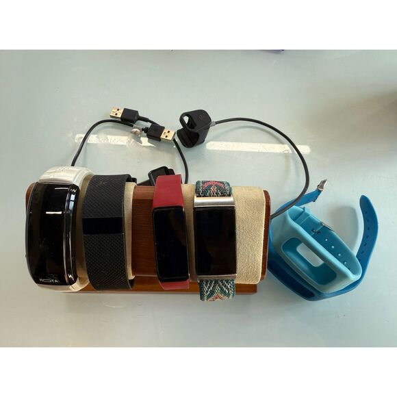 Lot of 4 Fitness Trackers 2 Fitbit Some Working As Is Striiv And mota - Picture 1 of 12